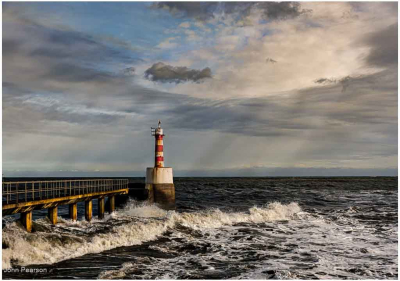 Amble-Lighthouse-by-John-Pearson