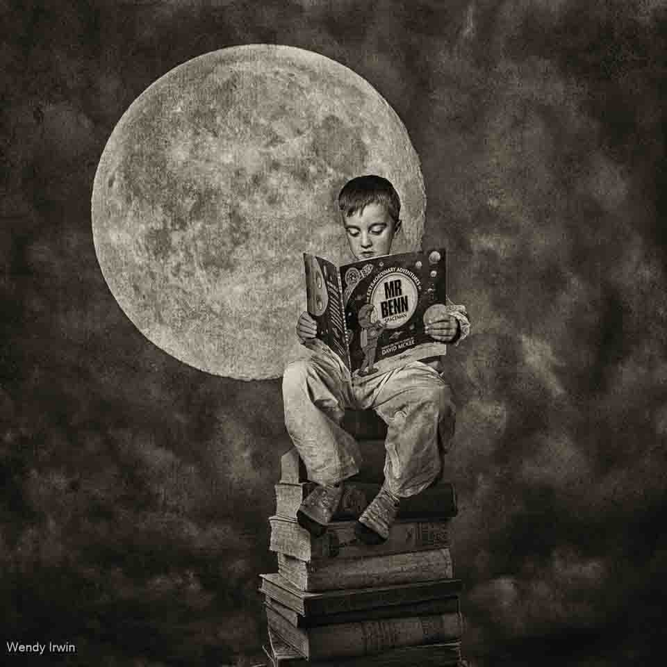 Reading By Moonlight , Wendy Irwin
