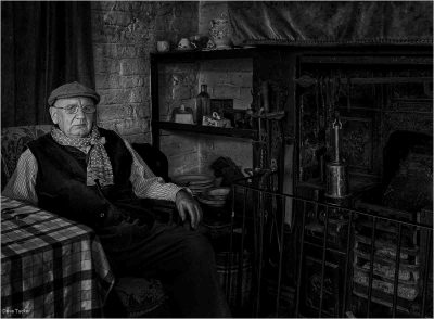 Erics Fireside Seat, Dave Tucker