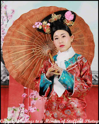 18-The-Hanfu-lady-with-umbrella