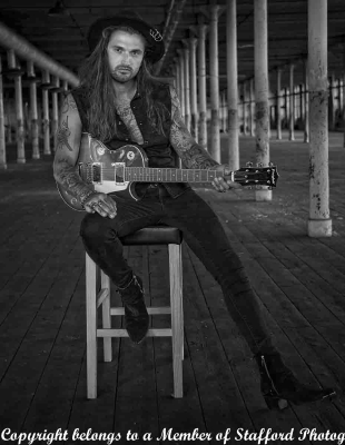 18-Rock-guitarist
